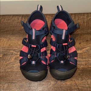 KEEN Women's Newport Hiking Shoe size 5 pink and blue waterfproof outdoor sandal